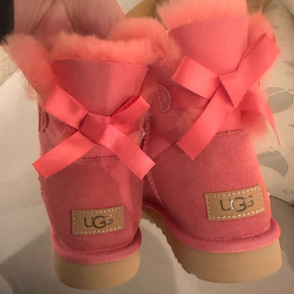 UGG women's mini Bailey pink bow boots NWB size 9